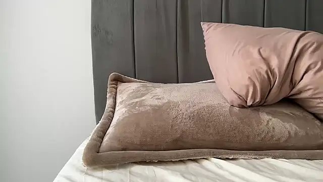 HotWhisper22 online show from 10, 4, 2026