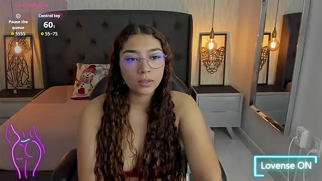 Snapshot of angelinemore chatting on 5, 1, 2026 angelinemore online show from 5, 1, 2026