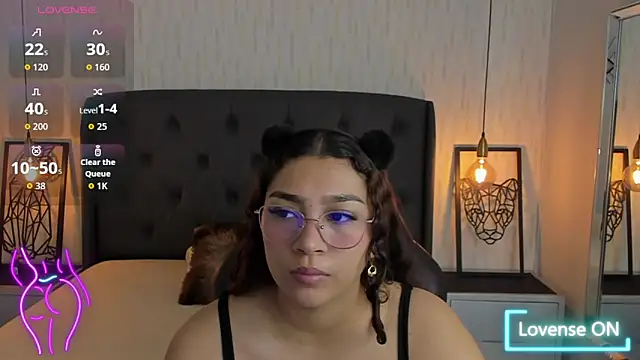 Snapshot of angelinemore chatting on 9, 1, 2026 angelinemore online show from 9, 1, 2026