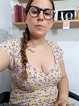 Snapshot of SofiEsteves chatting on 18, 4, 2026 SofiEsteves online show from 18, 4, 2026