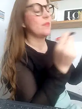 Snapshot of SofiEsteves chatting on 12, 5, 2026 SofiEsteves online show from 12, 5, 2026