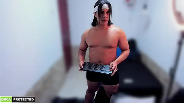 Snapshot of latinboyfit chatting on 15, 2, 2026 latinboyfit online show from 15, 2, 2026