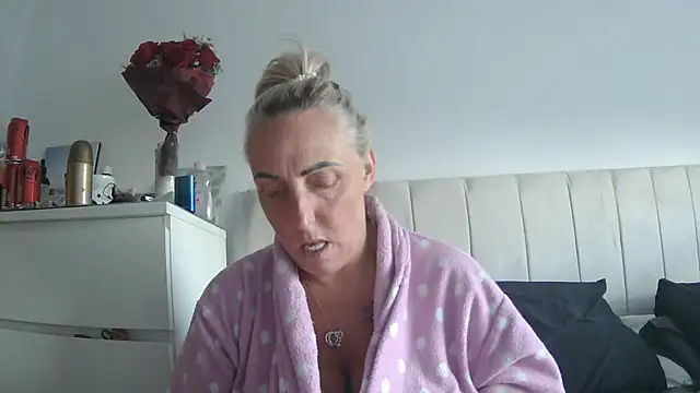 Snapshot of theblondecocklover chatting on 22, 4, 2026 theblondecocklover online show from 22, 4, 2026