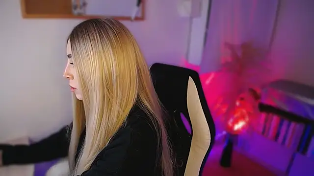 channel blondee online show from 4, 5, 2026