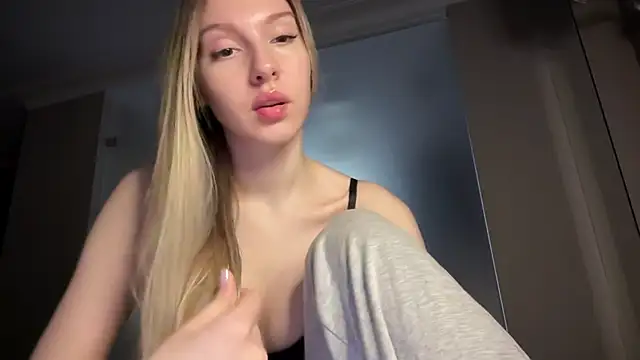 blondinkaa online show from 10, 4, 2026