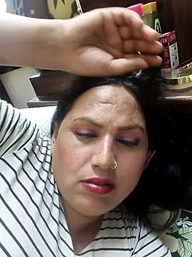 Hotmylips online show from 15, 4, 2026