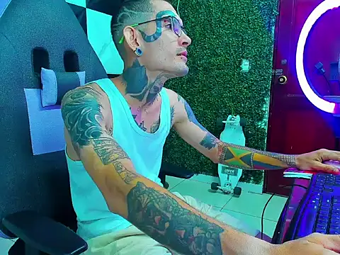 Snapshot of Boy_tatto77 chatting on 21, 6, 2026 Boy tatto77 online show from 21, 6, 2026