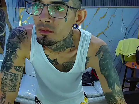 Snapshot of Boy_tatto77 chatting on 9, 7, 2026 Boy tatto77 online show from 9, 7, 2026