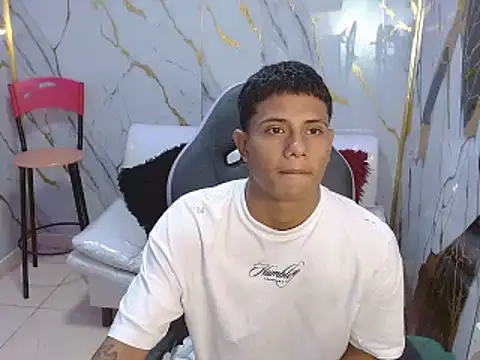 Snapshot of andrew_myersx chatting on 4, 3, 2026 andrew myersx online show from 4, 3, 2026