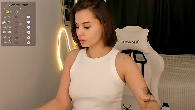 Snapshot of annie_kits chatting on 15, 2, 2026 annie kits online show from 15, 2, 2026