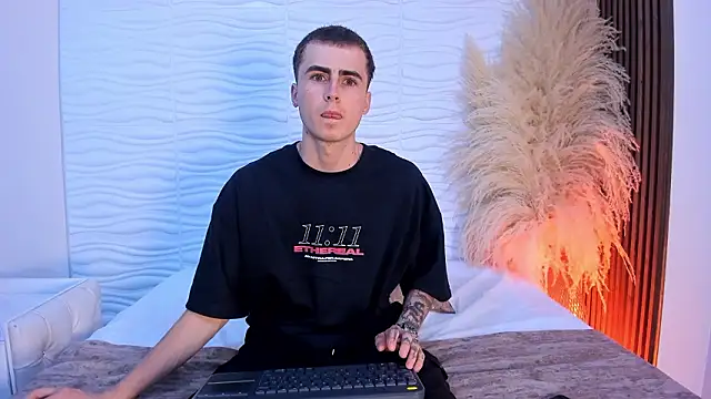 SpaceBoy1 online show from 15, 2, 2026