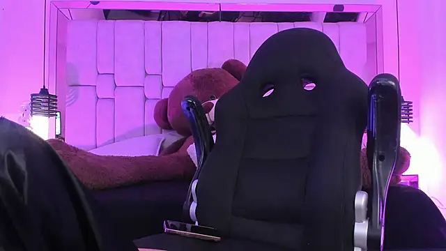 Snapshot of Charlotteinpole chatting on 19, 1, 2026 Charlotteinpole online show from 19, 1, 2026