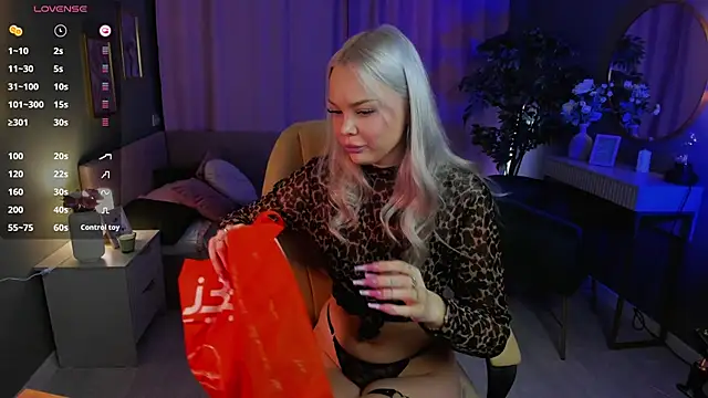 Leslie Caronn online show from 5, 3, 2026