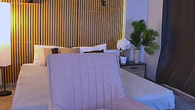 EmeraldGlow online show from 18, 4, 2026