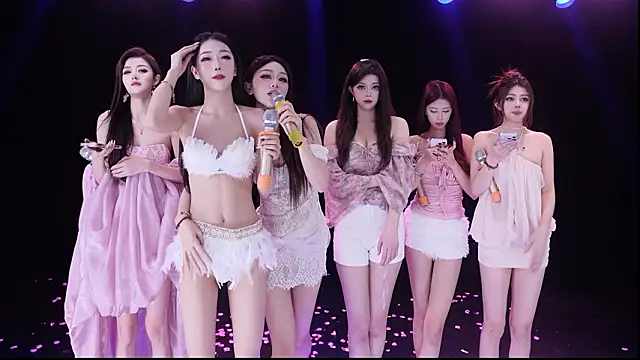 Snapshot of RV-525- chatting on 3, 2, 2026 RV-525- online show from 3, 2, 2026