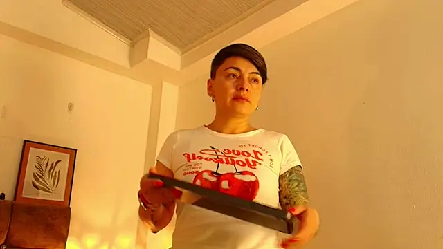 kat paradise online show from 8, 4, 2026