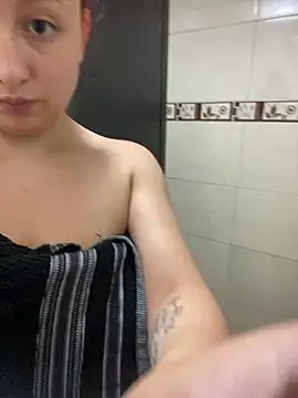 Scarlet auraa online show from 4, 3, 2026