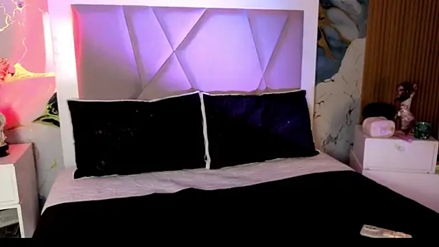 Sienna Desiree online show from 4, 4, 2026