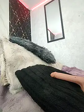 Isis Hot   online show from 9, 3, 2026