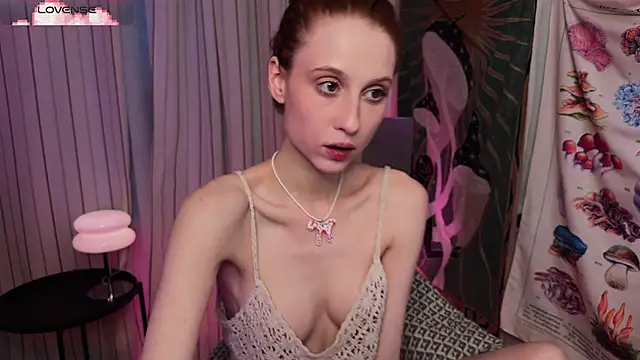 Snapshot of Hippieaura chatting on 4, 6, 2026 Hippieaura online show from 4, 6, 2026
