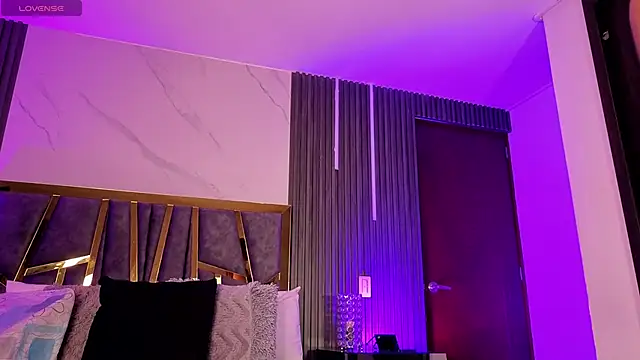 Chloe Connor online show from 15, 4, 2026