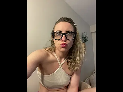 Snapshot of Ambrrr chatting on 10, 6, 2026 Ambrrr online show from 10, 6, 2026
