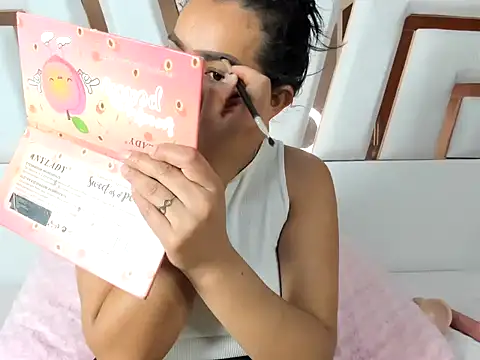 Snapshot of MiaKleinX chatting on 9, 5, 2026 MiaKleinX online show from 9, 5, 2026