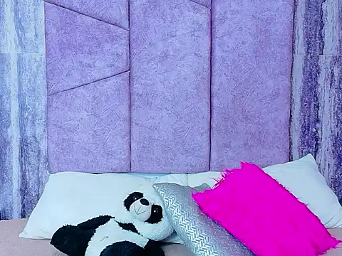 Snapshot of AlahiaEvansz chatting on 19, 2, 2026 AlahiaEvansz online show from 19, 2, 2026