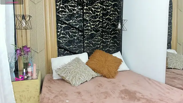 AlahiaEvansz online show from 10, 4, 2026