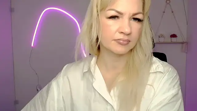 Snapshot of Madonna_Fire chatting on 19, 4, 2026 Madonna Fire online show from 19, 4, 2026