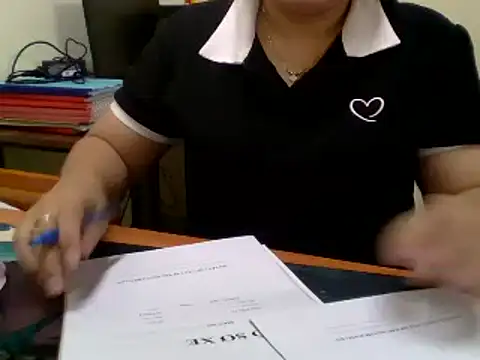 Snapshot of Sarah_no_land chatting on 8, 4, 2026 Sarah no land online show from 8, 4, 2026