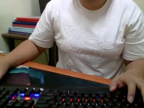 Snapshot of Sarah_no_land chatting on 15, 4, 2026 Sarah no land online show from 15, 4, 2026