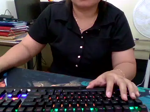 Snapshot of Sarah_no_land chatting on 29, 4, 2026 Sarah no land online show from 29, 4, 2026