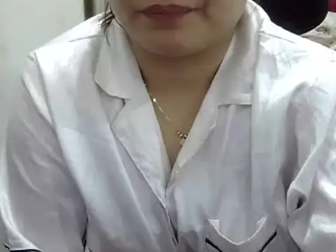 Snapshot of Sarah_no_land chatting on 8, 5, 2026 Sarah no land online show from 8, 5, 2026