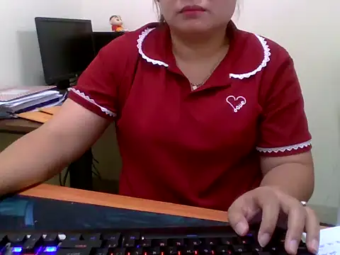Snapshot of Sarah_no_land chatting on 12, 5, 2026 Sarah no land online show from 12, 5, 2026