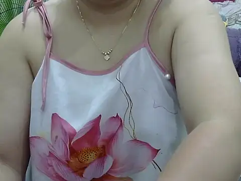 Snapshot of Sarah_no_land chatting on 16, 5, 2026 Sarah no land online show from 16, 5, 2026
