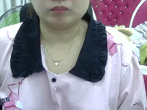 Snapshot of Sarah_no_land chatting on 17, 5, 2026 Sarah no land online show from 17, 5, 2026