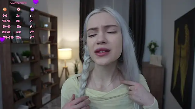 KristalCrowner online show from 5, 3, 2026