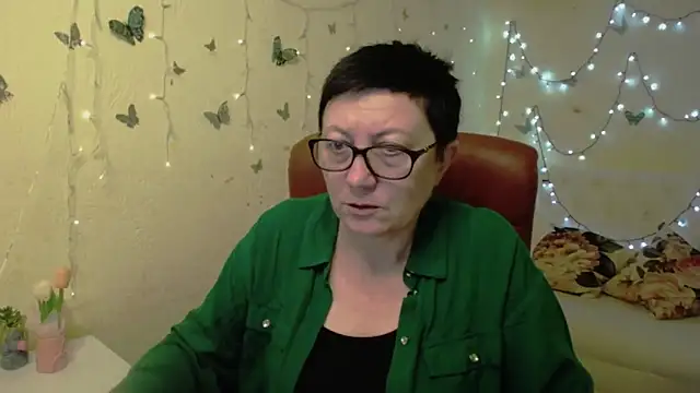 Snapshot of EmilyL0ve chatting on 5, 3, 2026 EmilyL0ve online show from 5, 3, 2026