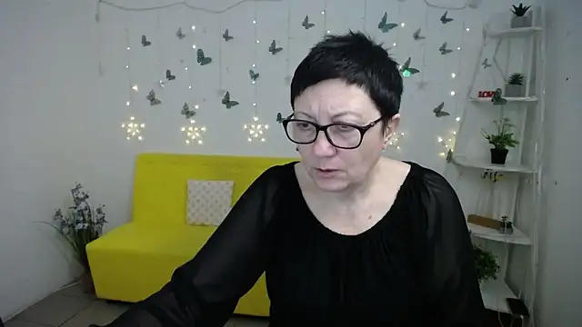Snapshot of EmilyL0ve chatting on 12, 3, 2026 EmilyL0ve online show from 12, 3, 2026