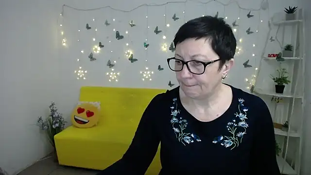 Snapshot of EmilyL0ve chatting on 28, 3, 2026 EmilyL0ve online show from 28, 3, 2026