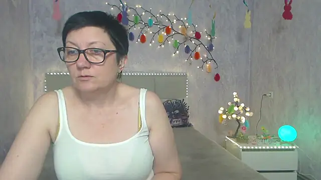 Snapshot of EmilyL0ve chatting on 2, 4, 2026 EmilyL0ve online show from 2, 4, 2026