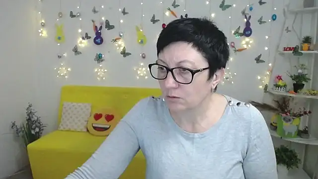 Snapshot of EmilyL0ve chatting on 4, 4, 2026 EmilyL0ve online show from 4, 4, 2026
