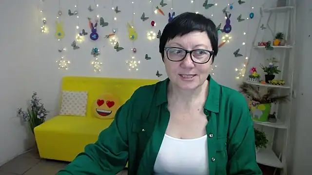 Snapshot of EmilyL0ve chatting on 9, 4, 2026 EmilyL0ve online show from 9, 4, 2026