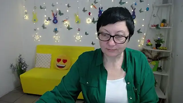 Snapshot of EmilyL0ve chatting on 9, 4, 2026 EmilyL0ve online show from 9, 4, 2026