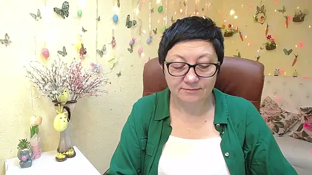 Snapshot of EmilyL0ve chatting on 12, 4, 2026 EmilyL0ve online show from 12, 4, 2026