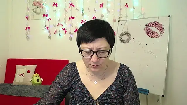 Snapshot of EmilyL0ve chatting on 13, 4, 2026 EmilyL0ve online show from 13, 4, 2026