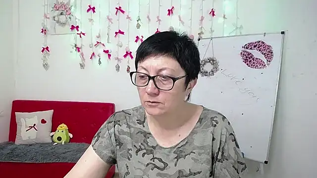 Snapshot of EmilyL0ve chatting on 15, 4, 2026 EmilyL0ve online show from 15, 4, 2026