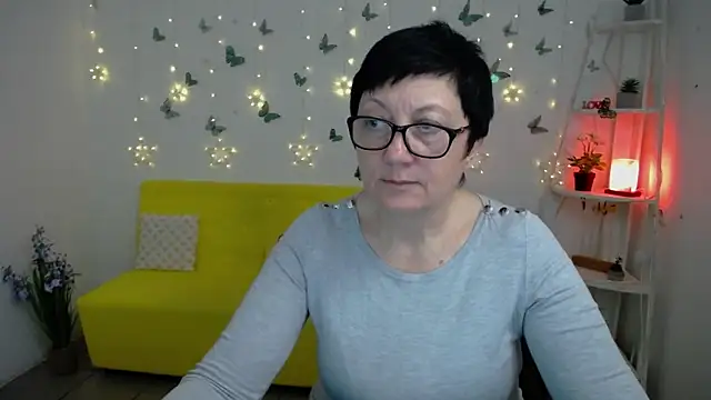 Snapshot of EmilyL0ve chatting on 16, 4, 2026 EmilyL0ve online show from 16, 4, 2026