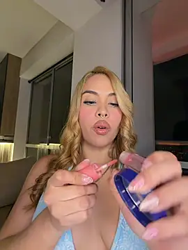 Snapshot of karymoron chatting on 25, 4, 2026 karymoron online show from 25, 4, 2026